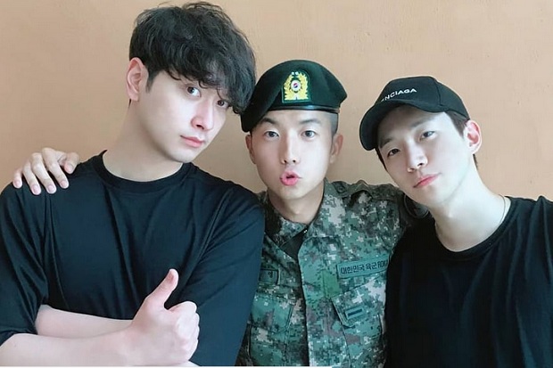 Chansung, Junhom, dan Wooyoung Bertemu Saat Wajib Militer