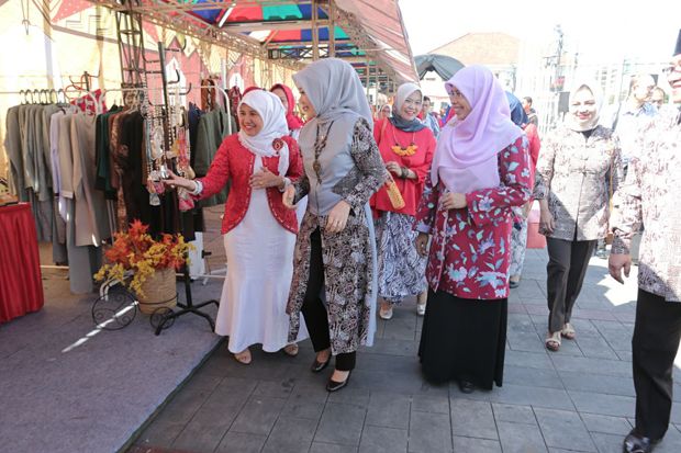 Ridwan Kamil Lelang Pakaian untuk Korban Gempa Lombok