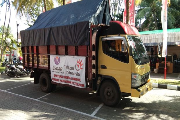 Sekar Telkom Kirim Bantuan Tenda ke Korban Gempa Lombok
