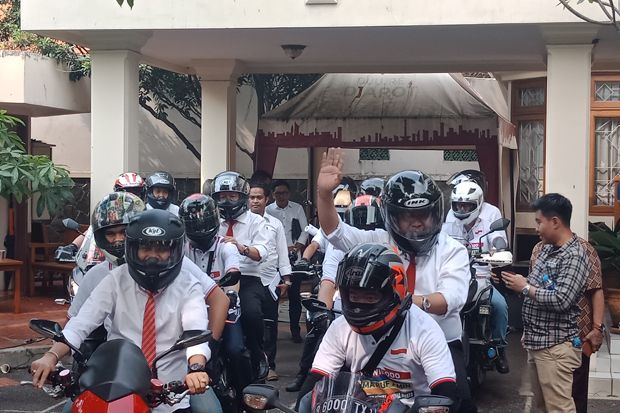 Tiru Jokowi, 9 Sekjen Parpol Kendarai Moge ke Kantor KPU