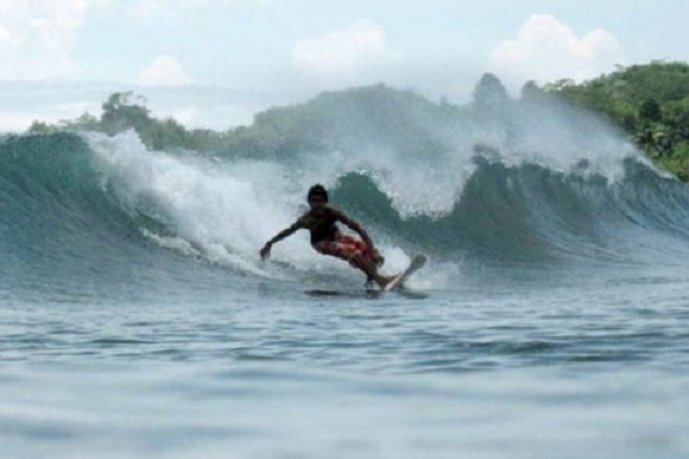 4 Lokasi Surfing Favorit di Pangandaran
