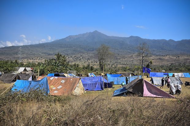 Warga Lombok Utara Memilih Bertahan di Tenda Pengungsian Pascagempa 6,9 SR