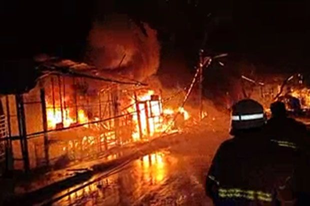 Akibat Korsleting Listrik, 38 Kios Terbakar di Kota Cirebon Habis Terbakar