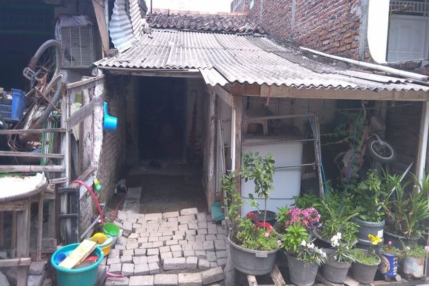 Kodim 0733 BS/Smg Bedah Rumah Janda di Sawah Besar