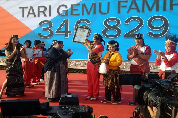 TNI Pecahkan Rekor Dunia MURI Tari Gemu Famire