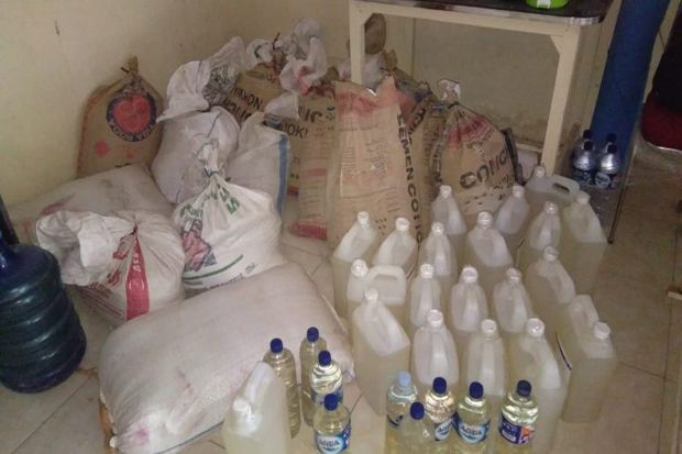 Polisi Amankan Ratusan Liter Miras Ilegal di Manado