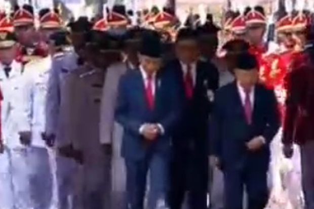 Jokowi, JK dan Gubernur Terpilih Defile ke Istana Negara