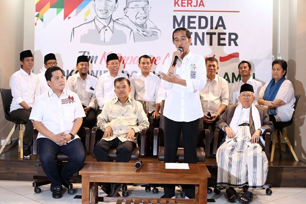 Jokowi Nilai Erick Thohir Mahir Mengelola Organisasi