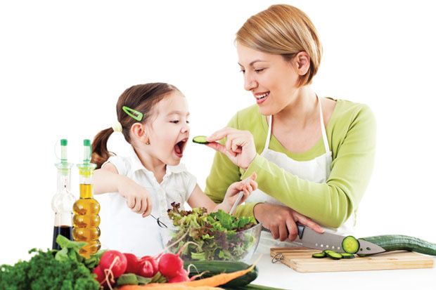 Membiasakan Makanan Sehat di Keluarga