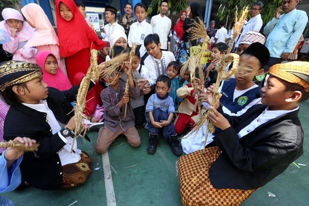 Siswa SD Muhammadiyah Ceritakan Sejarah Tahun Baru Islam lewat Wayang Damen
