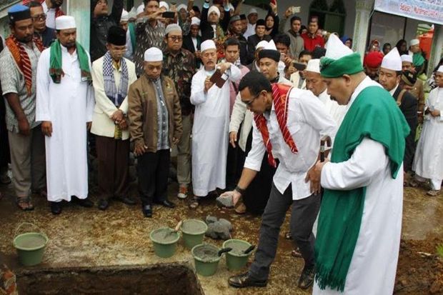 Arya Sinulingga Hadiri Peletakan Batu Pertama Masjid Taqwa di Karo