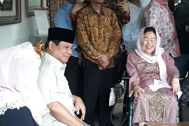 Prabowo Sungkem ke Istri Gus Dur