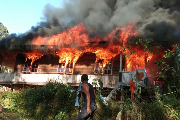 Korsleting Listrik, Rumah Adat Toraja Ludes Terbakar