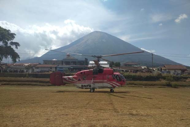2 Helikopter Dikerahkan untuk Padamkan Titik Api di Gunung Sumbing