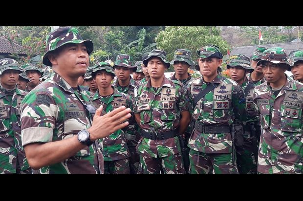 100 Prajurit Zeni Marinir Beserta Alat Berat Dikerahkan ke Lombok