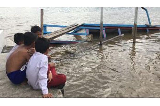 Kapal Motor Usaha Baru Tenggelam di Sungai Kapuas