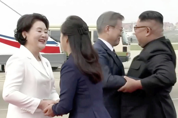 Moon Jae-in Bertemu Kim Jong-un di Tengah Keraguan Denuklirisasi