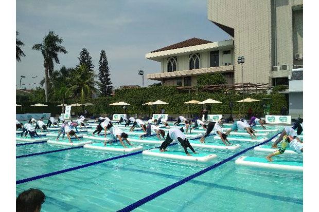 Yoga di Atas Air sebagai Gaya Hidup Sehat