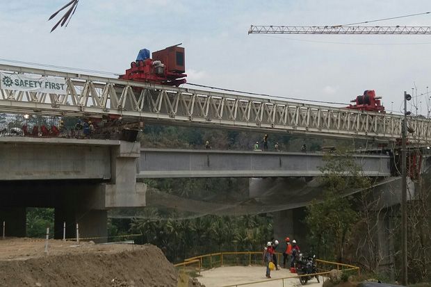 Pembangunan Jembatan Kali Kenteng Terhambat Angin Kencang