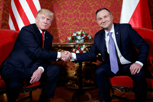 Presiden Polandia Desak Trump Buka Pangkalan Militer Fort Trump