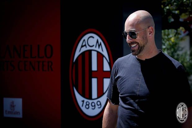 Milan Jadi Klub Terakhir Pepe Reina