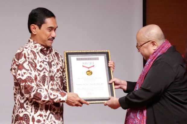 Rajin Keliling Kampus, Kepala BNPT Raih Penghargaan Muri