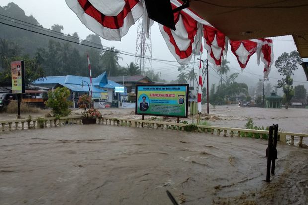 Banjir Bandang dan Longsor, Jalinsum di Mandailing Natal Lumpuh Total