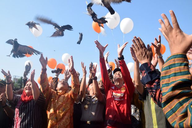 Pelepasan Burung Dara dan Balon Warnai Deklarasi Pemilu Damai di Semarang