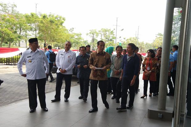 Jokowi Sebut Hari Ini Diupayakan Ada Pengganti Din Syamsuddin