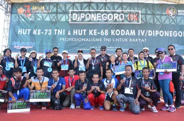 Agus Prayogo Juara Lari Maraton Diponegoro 10K