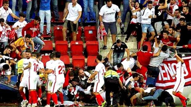 Pagar Pembatas Stadion Jebol, Delapan Suporter Sevilla Terluka