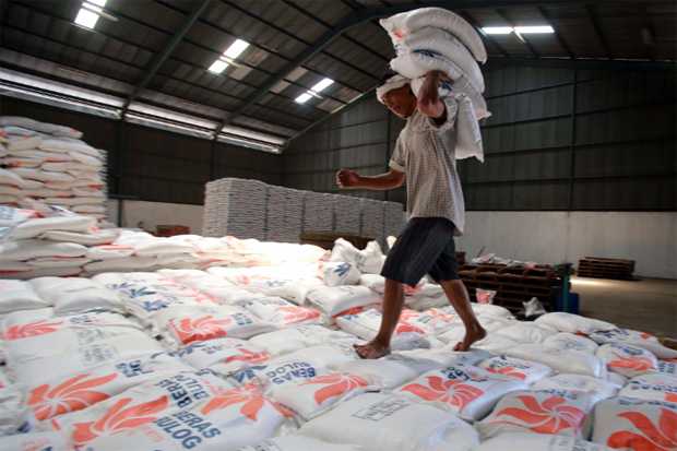 Bulog Gelontorkan Cadangan Beras Pemerintah untuk Korban Gempa Sulteng