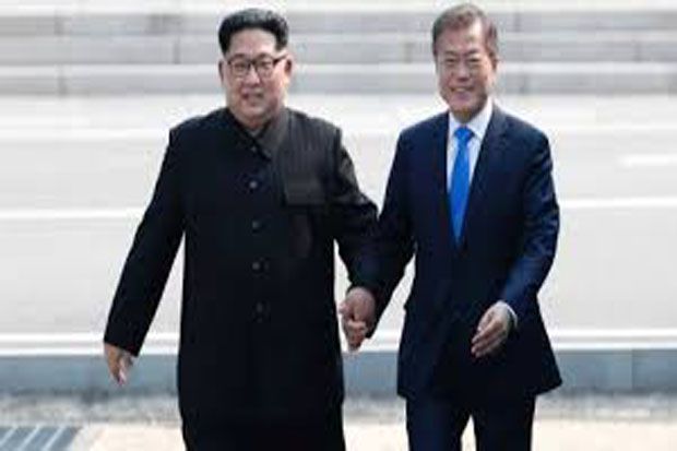 Kim Kirim Hadiah pada Presiden Korea Selatanl Moon Jae-in