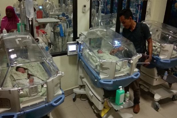 Korban Gempa Lahirkan Bayi Kembar 3 di Makassar
