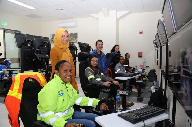 Tambang Freeport Ditopang Operator Alat Berat Perempuan
