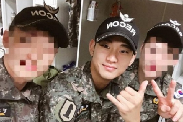 Kim Soo Hyun Pakai Seragam Tentara Angkatan Darat
