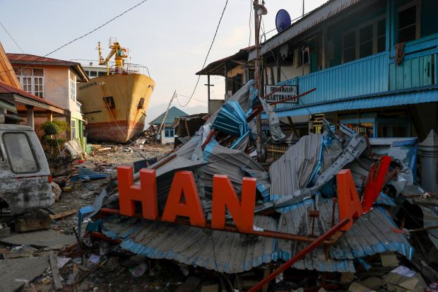 Korban Tsunami Donggala: Ini Kota Zombie, Semuanya Hancur....