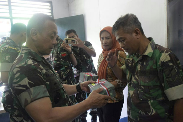 KSAD Jenguk Prajurit TNI Korban Gempa dan Tsunami di Sulteng