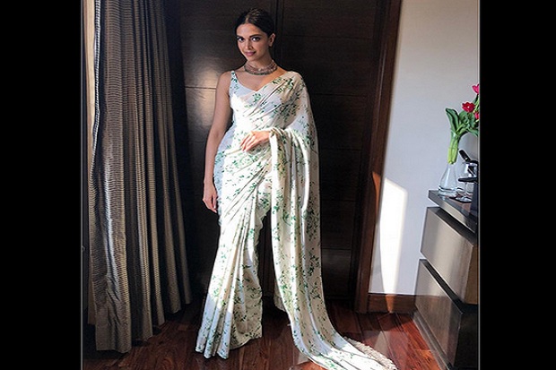 Deepika Padukone Anggun dengan Sari Bunga India
