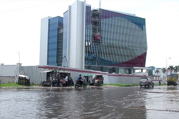 Diguyur Hujan, Jalan Raya Pelabuhan Belawan Tergenang Air
