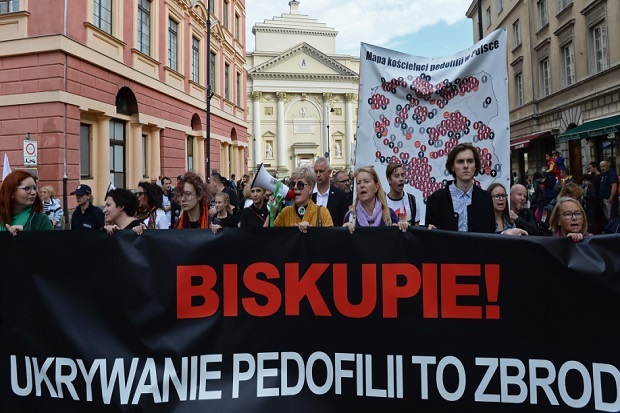 Kelompok Korban Ungkap 255 Kasus Seks Imam Gereja Polandia