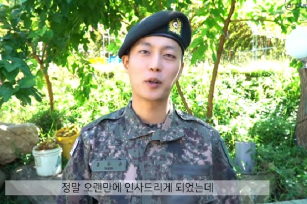 Yoon Doojoon Kirim Video Pelatihan Militer untuk Fans