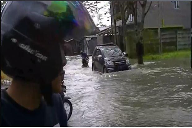 Kota Medan Dilanda Banjir, Puluhan Rumah Terendam dan Kendaraan Mogok
