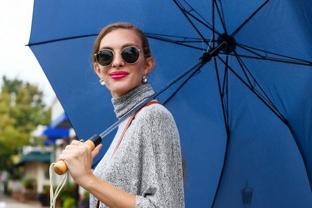Enam Item Fashion yang Wajib Tersedia di Musim Hujan