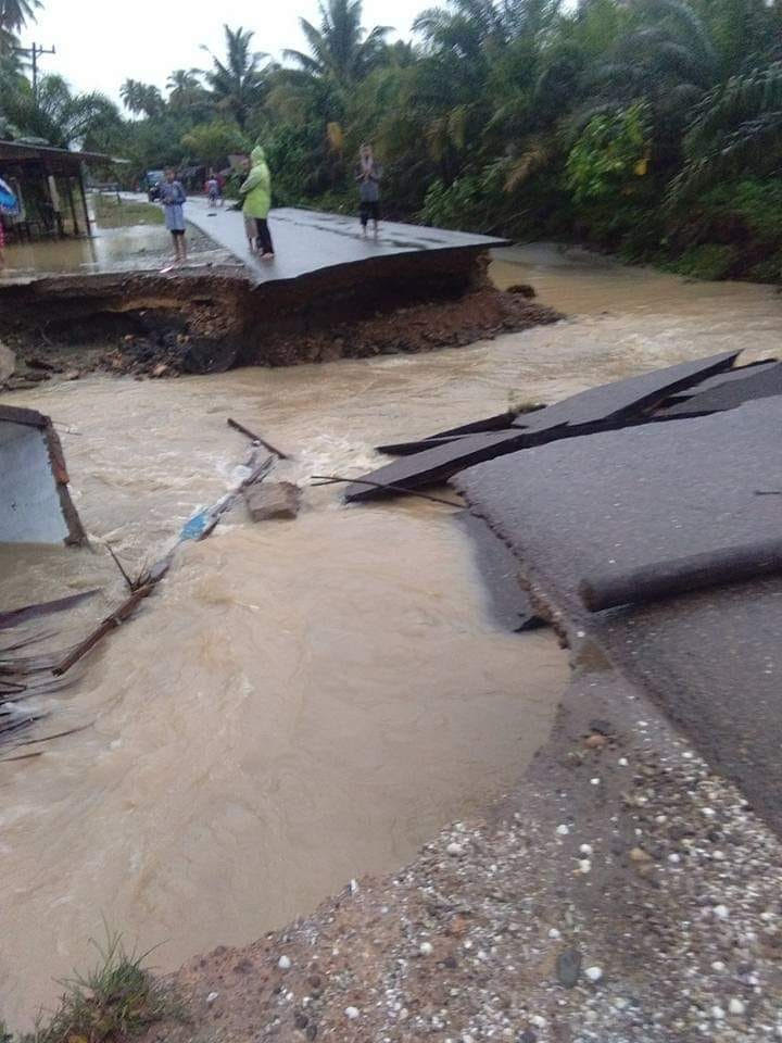 Banjir Terjang Mandailing Natal, Jalan Nasional Putus 20 Meter