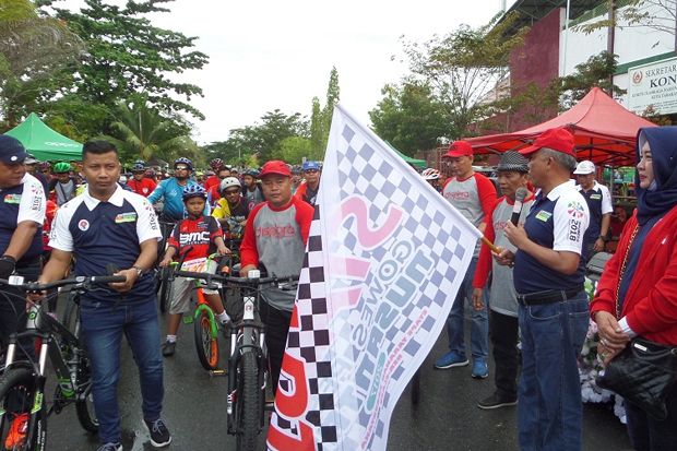 Hujan Tak Kurangi Antusias Peserta Ikuti Sepeda Nusantara di Tarakan
