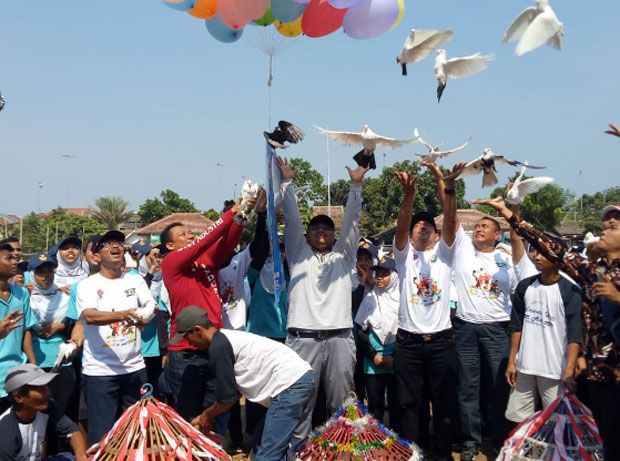 Pelepasan Burung Merpati Warnai Pembukaan Gala Desa di Probolinggo