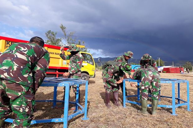 TNI Dirikan 104 Tenda Huntara Bagi Pengungsi di Kabupaten Sigi