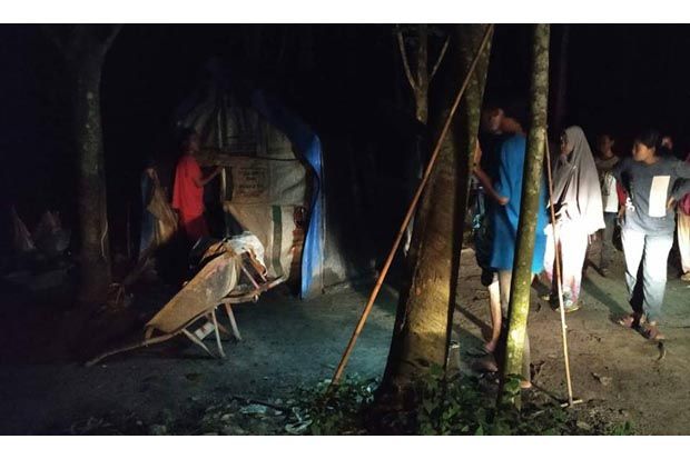 Hidup Miskin, Satu Keluarga di Pelalawan Terpaksa Tinggal di Hutan