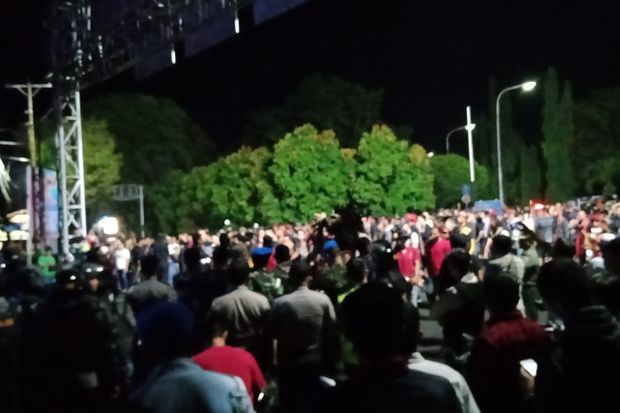 Polisi-TNI Tetap Siaga, Massa Penjemput Habib Bubarkan Diri